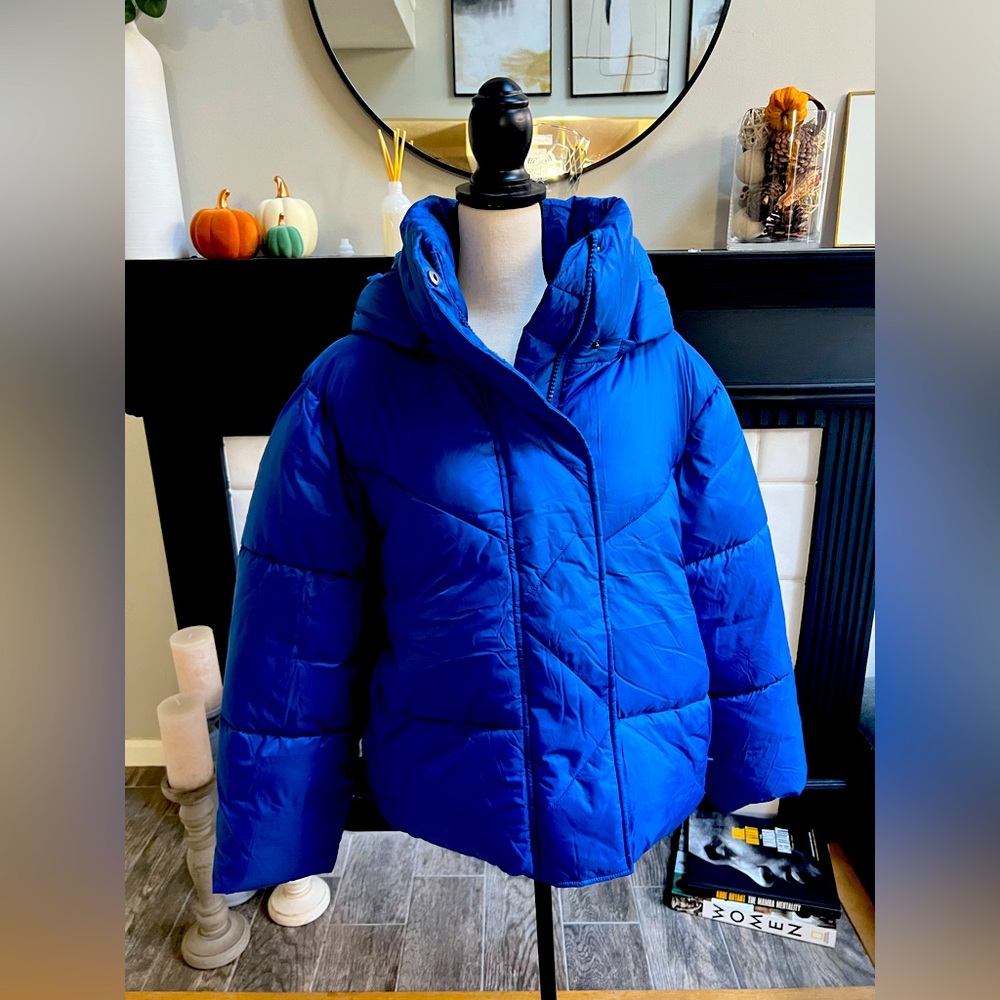 GAP Big Puff Crop Jacket in Royal Blue. Size L